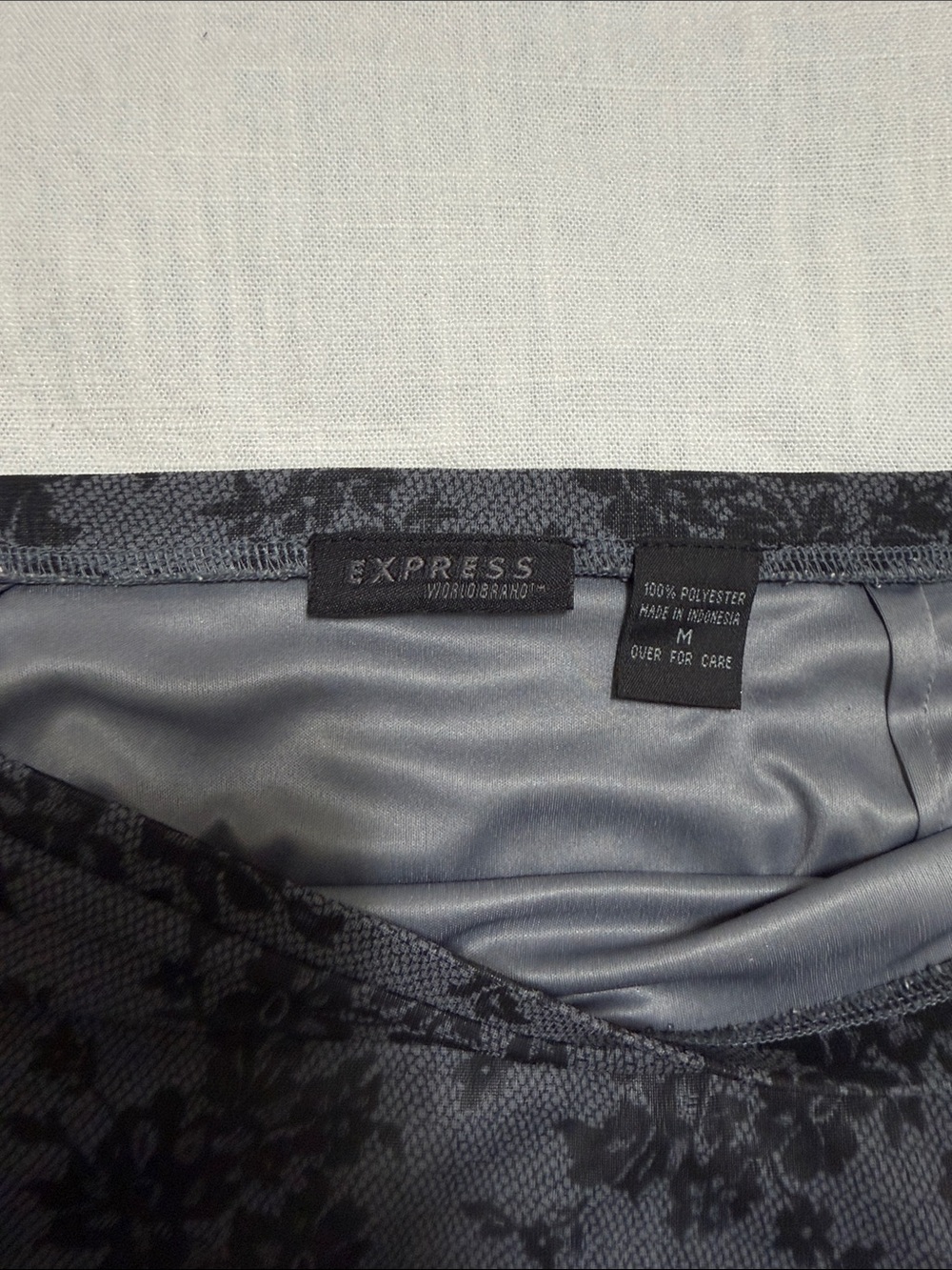 Express Women’s Gray Black Floral Pencil Skirt